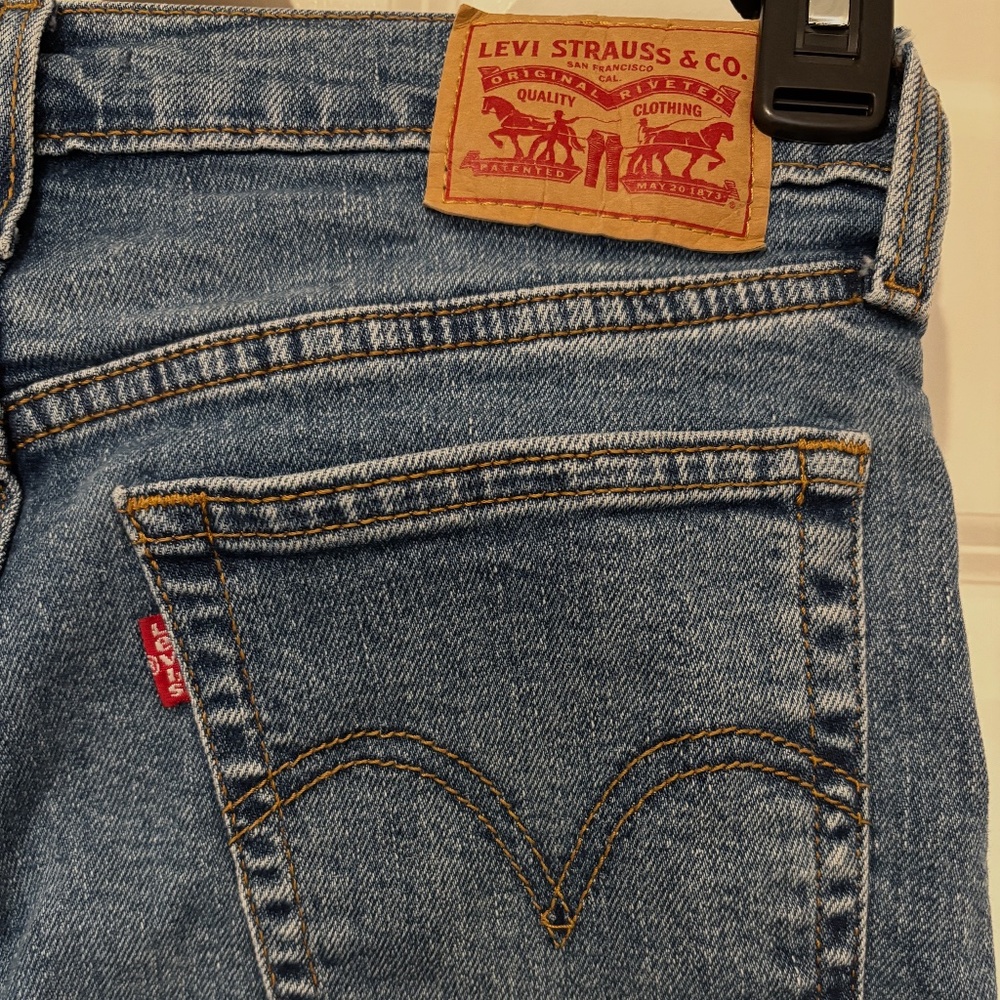 Levi's Wedgie Straight Ankle Button Fly Women's Jeans - Picture 4 of 6
